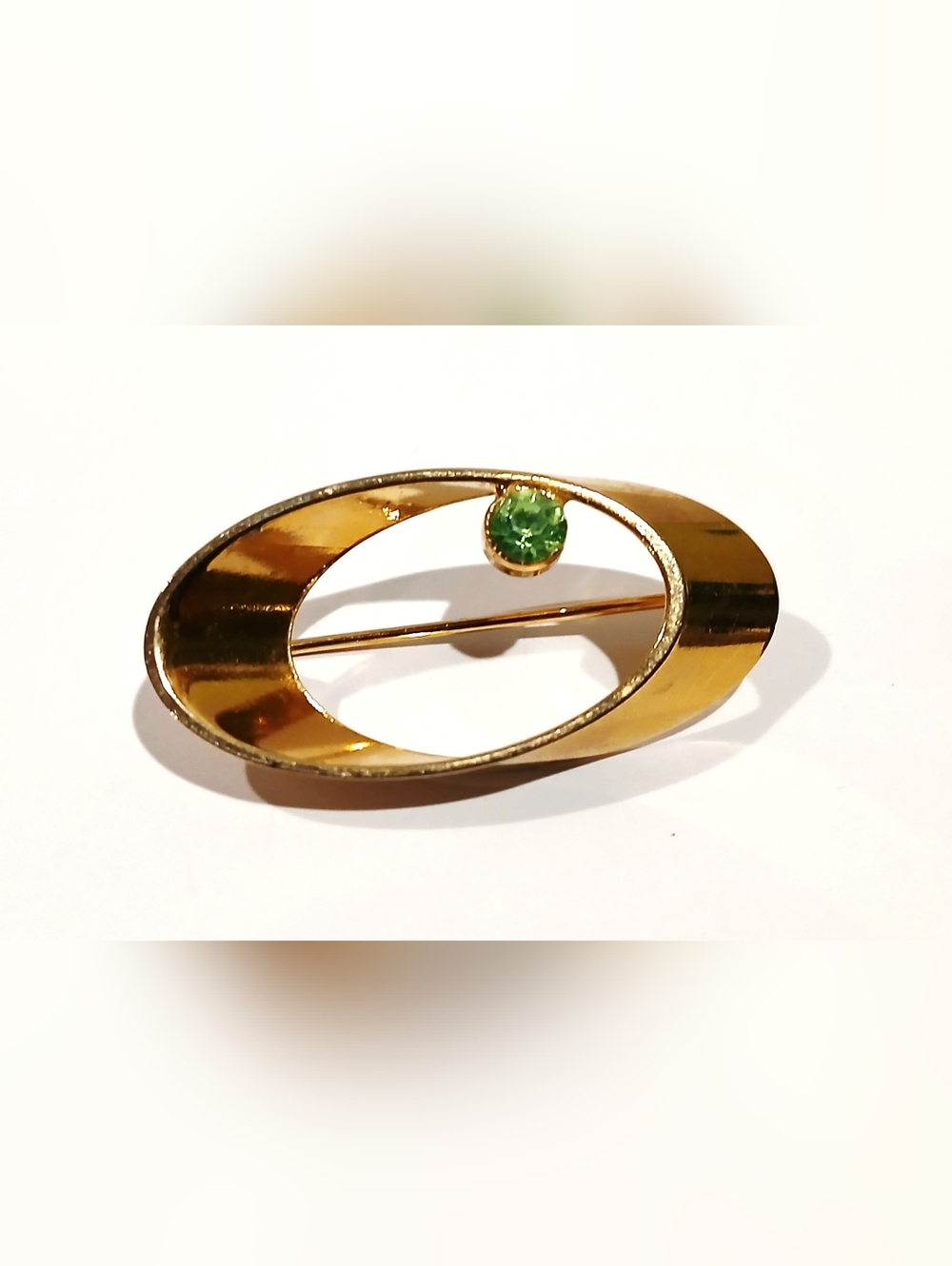 Vijtage Goldtone Oval Brooch with Green Accent Gem - Elegant Women’s Jewelry